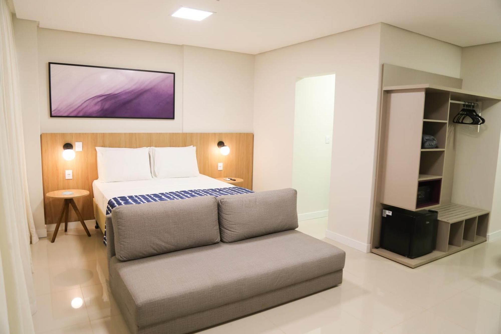 Family Room,1559270017:JPEG